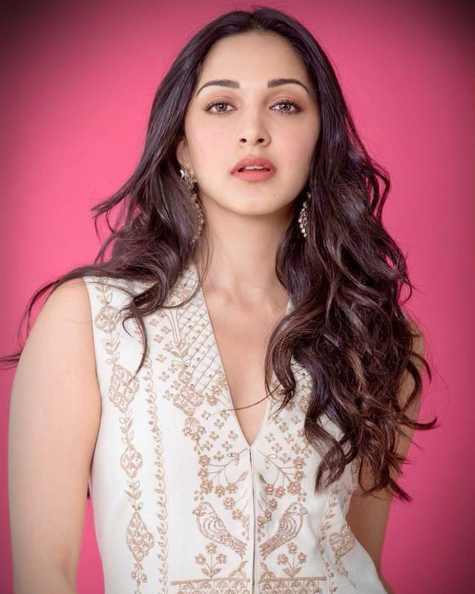 Kiara Advani - Bio, Movies, Body, Net Worth, Affair, Boyfriend, Age, Height